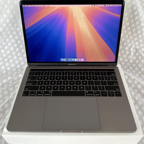 MacBook Pro 2019 - 13 inch - 256 GB, Gray, 8 GB, Intel Core i5