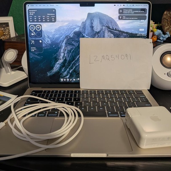 MacBook Air 2022 (M2) - 13 inch - 1 TB, Starlight, 16 GB, Apple M2