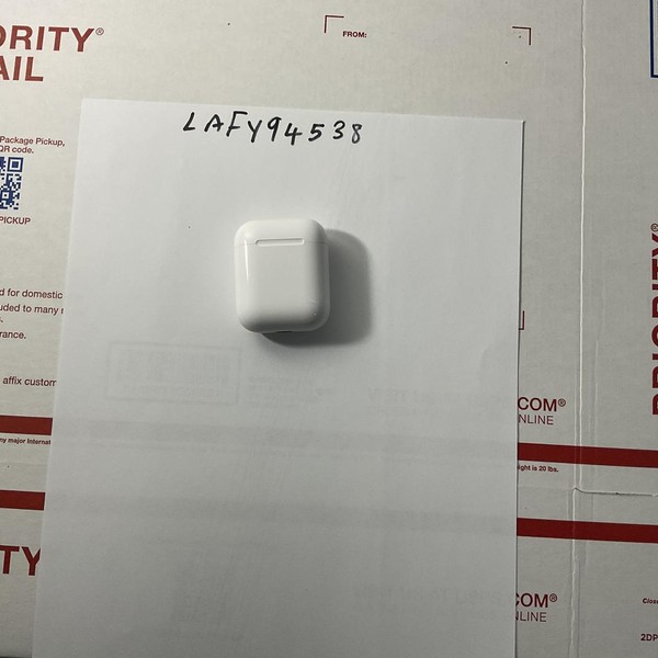 Apple AirPods (1st Gen) - Lightning Case