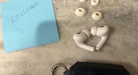 Used
													Apple AirPods Pro 2 - Lightning, photo 2 of 3