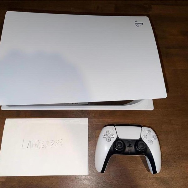PlayStation 5 Standard Edition (2020) - 825 GB, White, Standard Edition