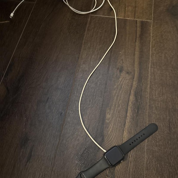 Apple Watch Series 4 40mm - Unlocked, Silver, A1975 - Cellular, Aluminum