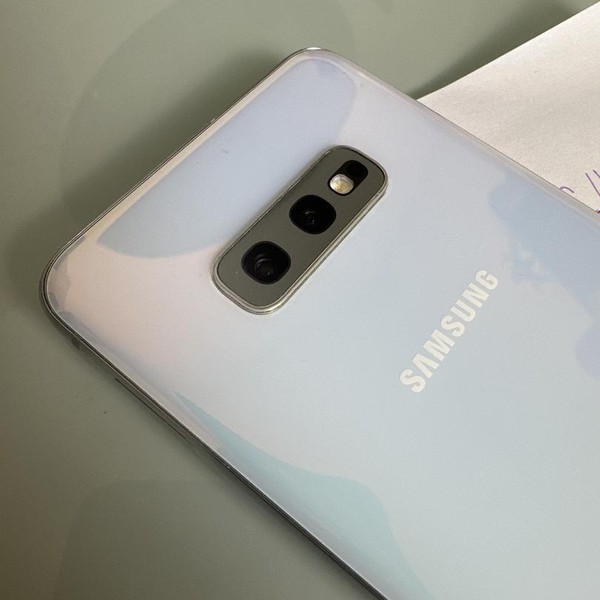 Samsung Galaxy S10e - Unlocked, 128 GB, White, 6 GB, SM-G970U1