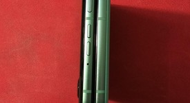 Mint
													Motorola Razr (2025) - Unlocked, Green, 256 GB, 8 GB, photo 3 of 6