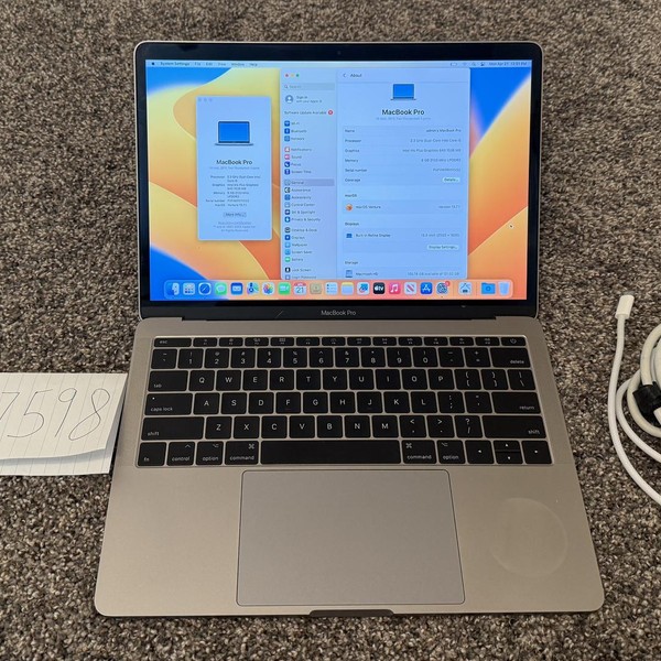 MacBook Pro 2017 (No Touch Bar) - 13 inch - 128 GB, Gray, 8 GB, Intel Core i5