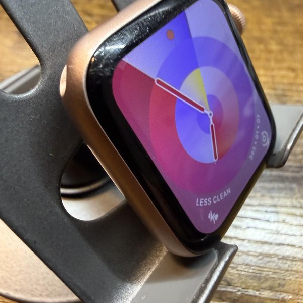 Apple Watch SE 1st Gen 40mm - Unlocked, Gold, A2353 - Cellular, Aluminum