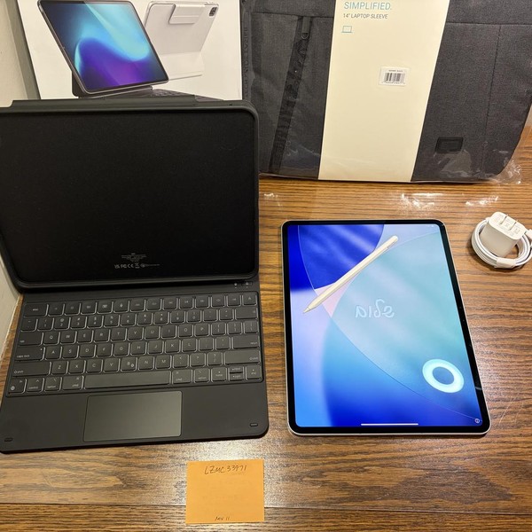 Apple iPad Pro 13 inch (M4) 2024 - Unlocked, 2 TB, Silver, 16 GB, A2926, Standard Glass