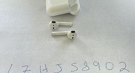 Used
													Apple AirPods 2nd Gen - Wireless Case, photo 3 of 4