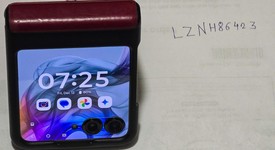 Good
													Motorola Razr (2024) - Unlocked, Gray, 256 GB, 8 GB, photo 2 of 7