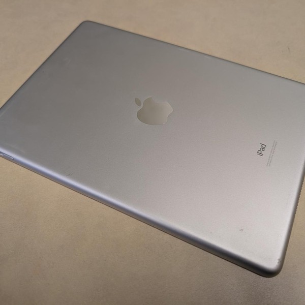 Apple iPad (8th Gen) - Wi-Fi, 32 GB, Silver, A2270