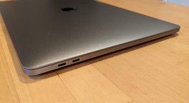 Good
													MacBook Pro 2018 (With Touch Bar) - 15" - I7, Gray, 256 GB, 16 GB, photo 5 of 15