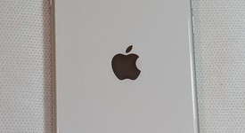 Fair
													Apple iPhone SE 3rd Gen 2022 - Unlocked, Starlight, 64 GB, A2595, photo 4 of 4