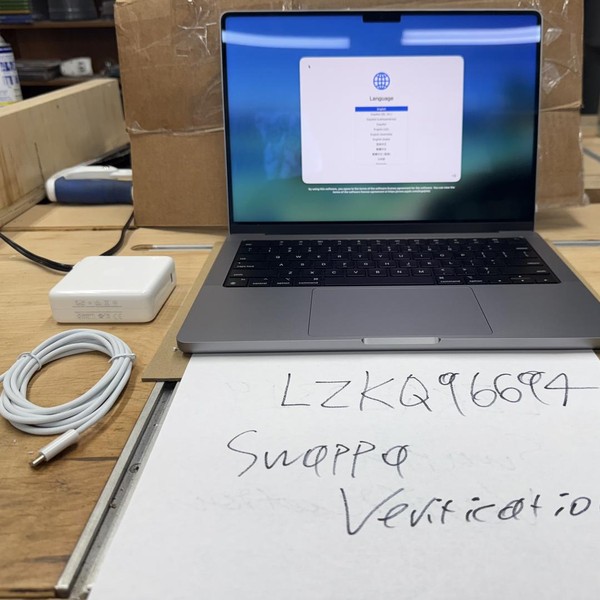 MacBook Pro 2021 - 14 inch - 512 GB, Gray, 16 GB, Apple M1 Pro 8-core