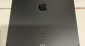 Good
													Apple iPad Pro 12.9" 4th Gen 2020 - Unlocked, Gray, 256 GB, A2069, photo 3 of 4