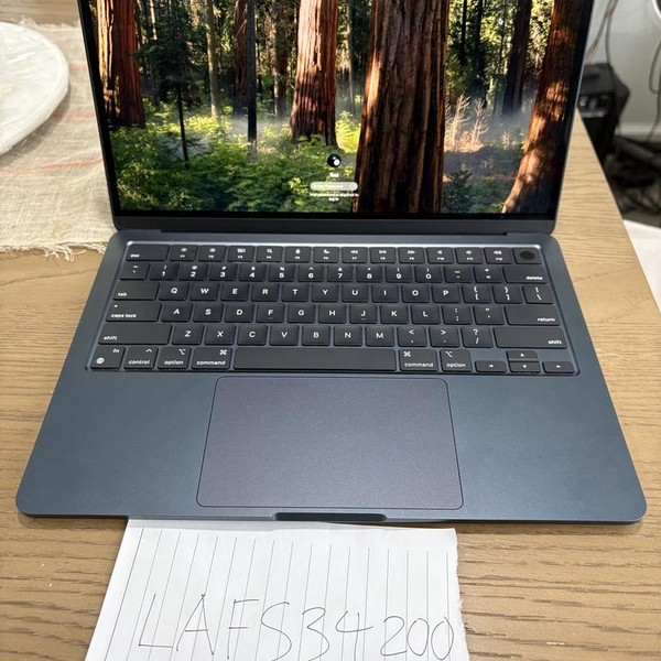 MacBook Air 2022 (M2) - 13 inch - 256 GB, Midnight, 16 GB, Apple M2
