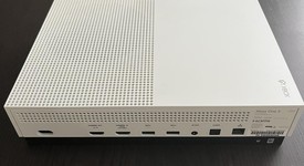 Good
													Xbox One S (2016) - White, 500 GB, photo 3 of 7