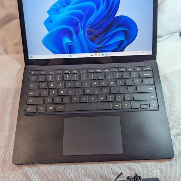 Microsoft Surface Laptop 4 - 256 GB, Black, 16 GB, AMD Ryzen 5, 13.5 inch