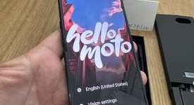 Mint
													Motorola Razr Ultra (2025) - Unlocked, PANTONE Scarab, 512 GB, 16 GB, photo 3 of 27