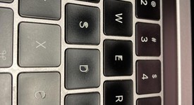 Good
													MacBook Pro 2018 (With Touch Bar) - 13" - I7, Gray, 512 GB, 16 GB, photo 1 of 14