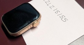 Fair
													Apple Watch SE 1st Gen 40mm - Gold, A2351 - GPS, Aluminum, photo 5 of 6