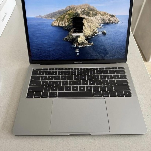 MacBook Pro 2017 (No Touch Bar) - 13 inch - 256 GB, Gray, 8 GB, Intel Core i5