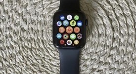 Good
													Apple Watch SE 2nd Gen 44mm - T-Mobile, Midnight, A2727 - Cellular, Nike, photo 3 of 5