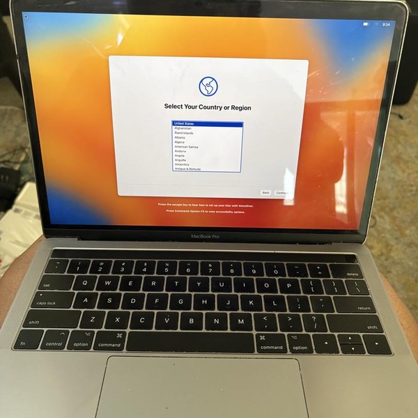 MacBook Pro 2017 (With Touch Bar) - 13 inch - 512 GB, Silver, 8 GB, Intel Core i5