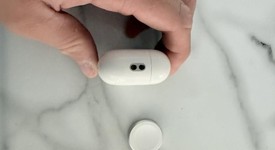 Used
													Apple AirPods Pro 2 - Lightning, photo 4 of 9