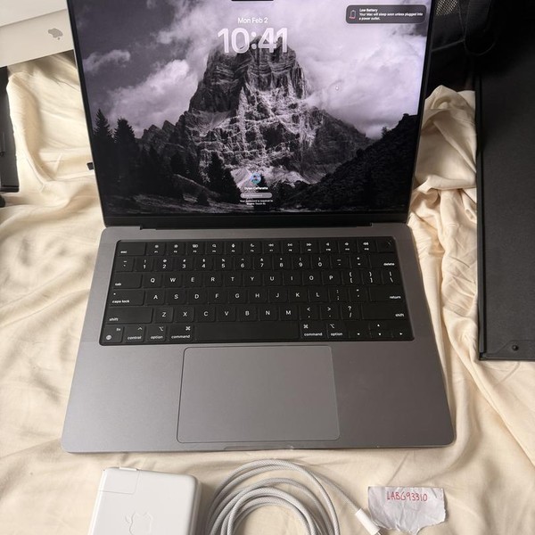 MacBook Pro 2023 - 14 inch - 512 GB, Gray, 16 GB, Apple M2 Pro 10-core