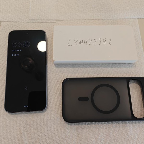 Google Pixel 10 Pro XL - Unlocked, 256 GB, Moonstone, GUL82