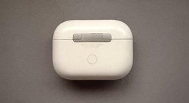 Used
													Apple AirPods Pro 2 - Lightning, photo 1 of 9