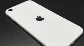 Good
													Apple iPhone SE 2nd Gen 2020 - Unlocked, White, 256 GB, A2275, photo 4 of 5