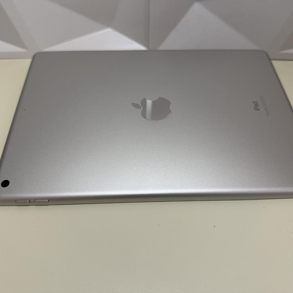 Apple iPad (7th Gen) - Wi-Fi, 32 GB, Silver, A2197