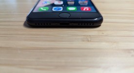 Good
													Apple iPhone SE 3rd Gen 2022 - Unlocked, Midnight, 64 GB, A2595, photo 3 of 14