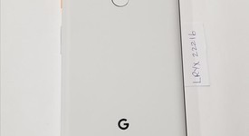 Good
													Google Pixel 2 XL - Verizon, Black & White, 64 GB, Verizon Edition, photo 3 of 3
