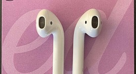 Used
													Apple AirPods 2nd Gen - Lightning Case, photo 4 of 6