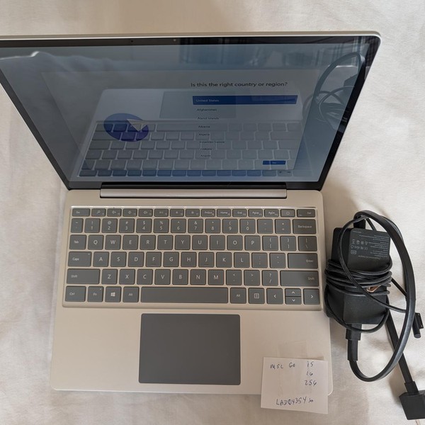 Microsoft Surface Laptop Go - 256 GB, Platinum, 16 GB, Intel Core i5