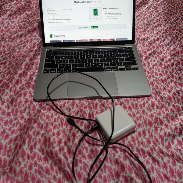 MacBook Pro 2022 - 13 inch - 256 GB, Silver, 8 GB, Apple M2