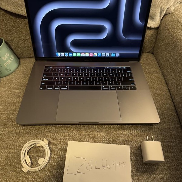 MacBook Pro 2018 (With Touch Bar) - 15 inch - 256 GB, Gray, 16 GB, Intel Core i7