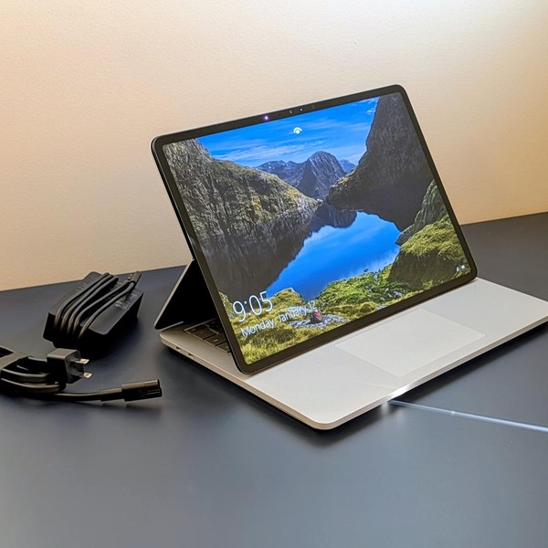 Microsoft Surface Laptop Studio - I7, Platinum, 2 TB, 32 GB