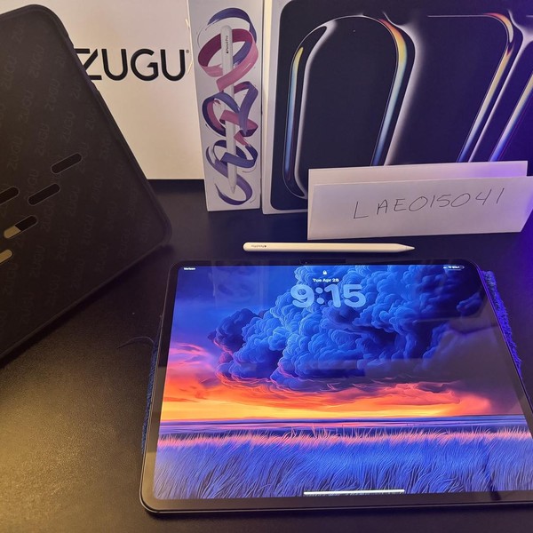 Apple iPad Pro 13 inch (M4) 2024 - Unlocked, 256 GB, Black, 8 GB, A2926, Standard Glass