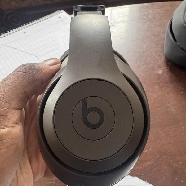 Beats Studio Pro - Brown