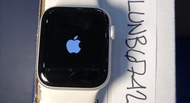 Good
													Apple Watch Series 5 44mm - Unlocked, Silver, A2095 Cellular, Aluminum, photo 2 of 5
