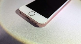 Mint
													Apple iPhone SE 1st Gen 2016 - Unlocked, Rose Gold, 16 GB, A1662, photo 3 of 3