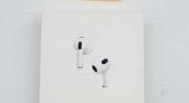 Used
													Apple AirPods 3rd Gen - MagSafe Case, photo 2 of 11