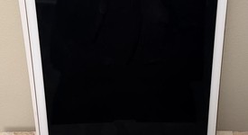 Good
													Apple iPad Pro 12.9" 1st Gen 2015 - Unlocked, Gold, 128 GB, A1652, 1st Gen 2015, photo 5 of 8