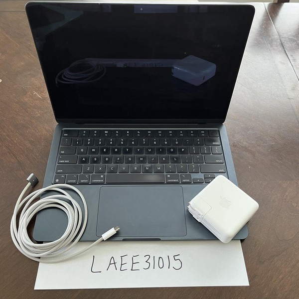 MacBook Air 2022 (M2) - 13 inch - 512 GB, Midnight, 8 GB, Apple M2