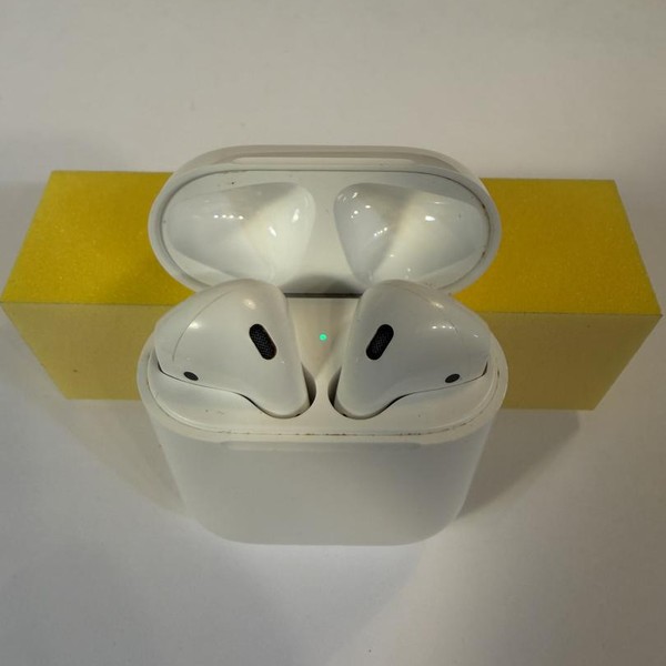 Apple AirPods (1st Gen) - Lightning Case