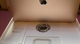 Good
													MacBook Air 2020 - 13" - I3, Gold, 1 TB, 8 GB, photo 1 of 11