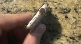 Fair
													Apple Watch Series 5 40mm - Unlocked, Gold, A2094 Cellular, Aluminum, photo 2 of 12